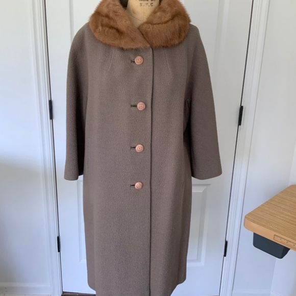 Vintage 60s Coat with Real Fur Collar - Picture 4 of 5